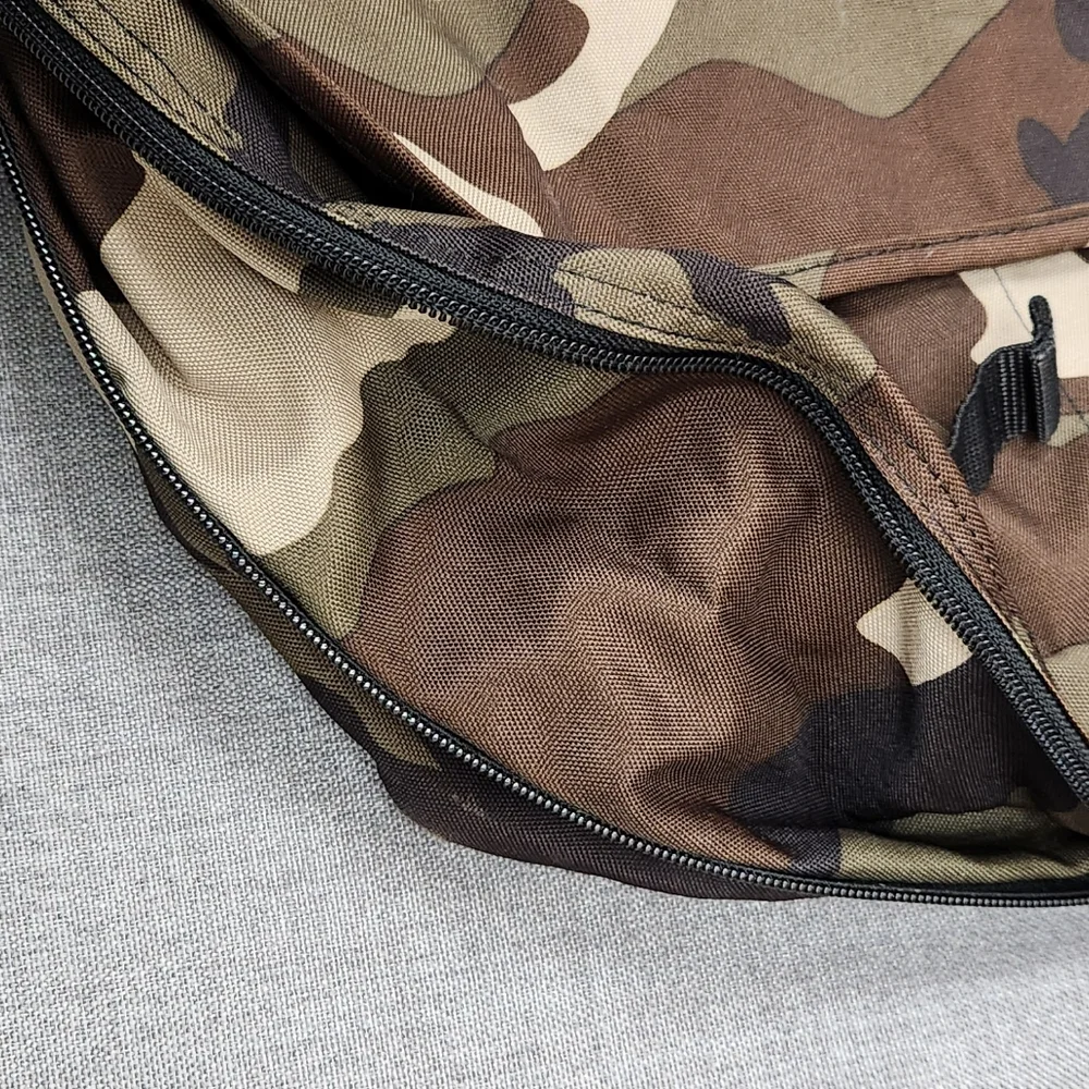 Eastpak Camo Messenger Crossbody Multi Compartment Bag. - Picture 4 of 9